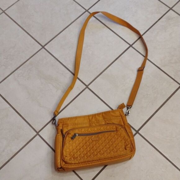Lug Shimmy Quilted Crossbody Bag Amber Yellow Gold - Picture 2 of 13